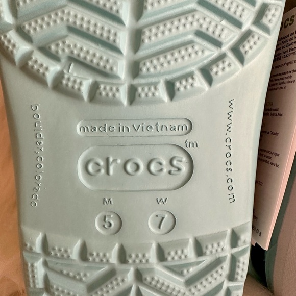 NEW CROCS UNISEX ADULT CROCBAND CLOG IN ICE BLUE SIZE 7W / 5M - Picture 2 of 6